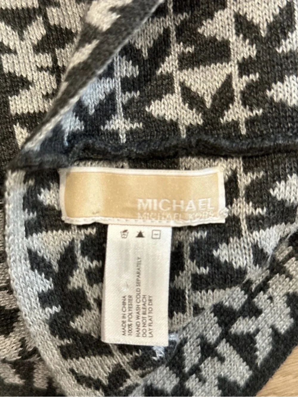 Michael Kors Black and Gray Houndstooth Knit Scarf